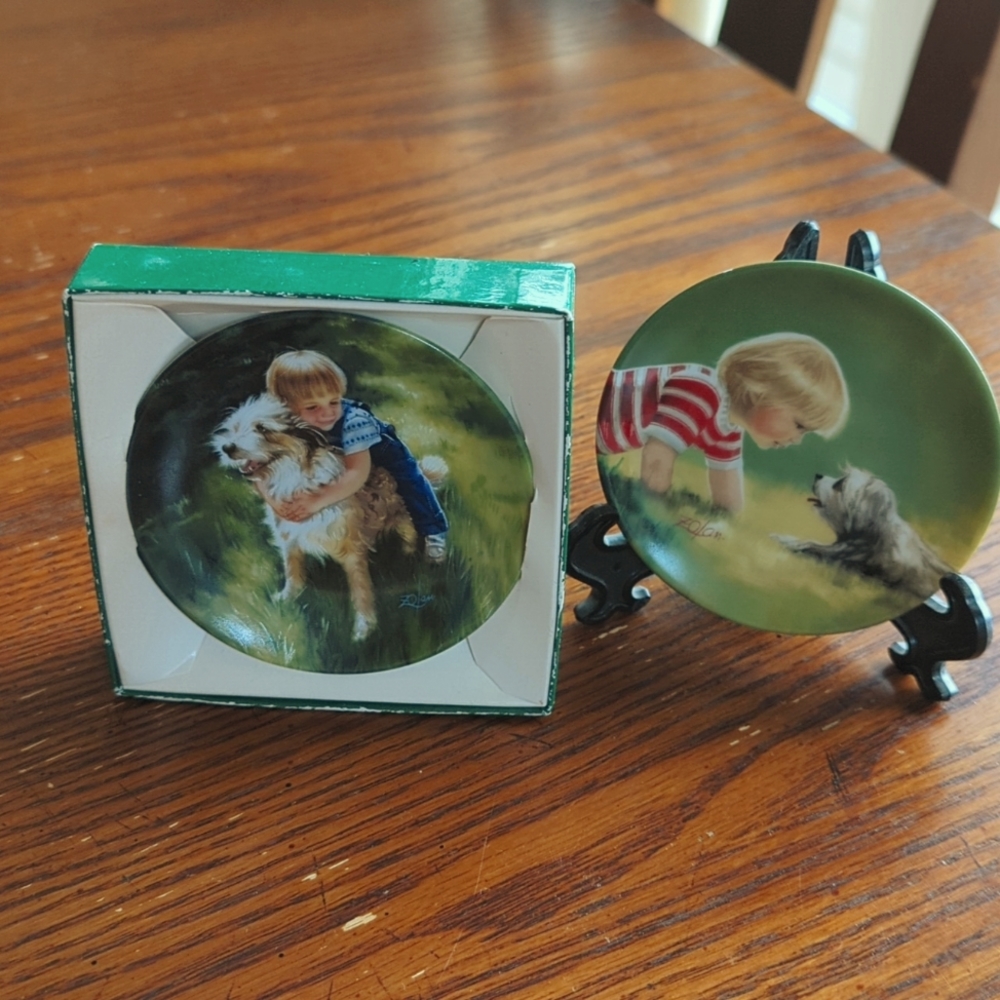 Set of 2 Donald Zolan Collector Plates